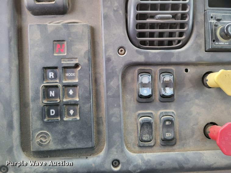 image for item DM8199 2005 Freightliner Business Class M2  dump truck