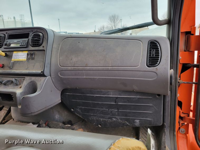 image for item DM8199 2005 Freightliner Business Class M2  dump truck