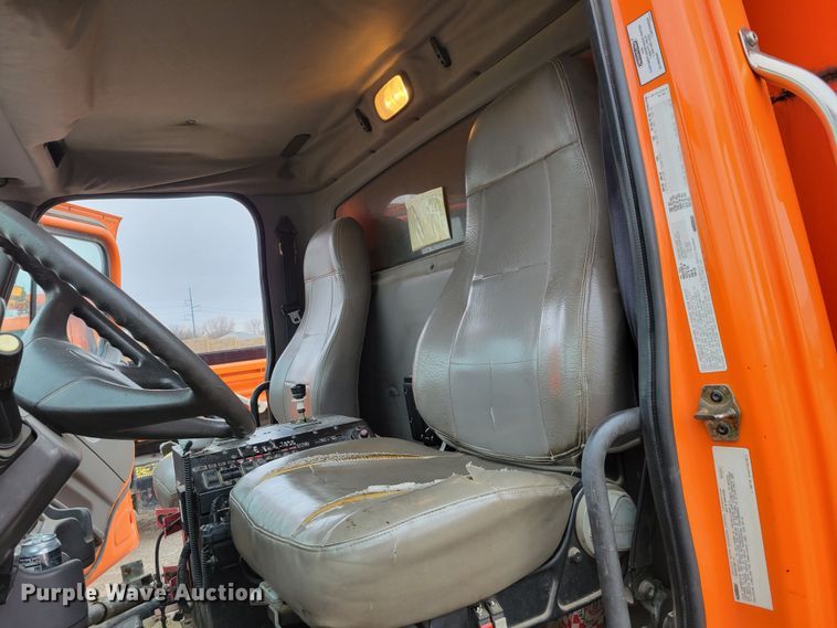 image for item DM8199 2005 Freightliner Business Class M2  dump truck