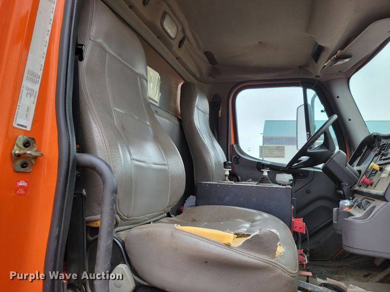 image for item DM8199 2005 Freightliner Business Class M2  dump truck