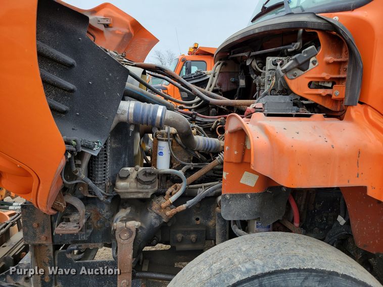 image for item DM8199 2005 Freightliner Business Class M2  dump truck