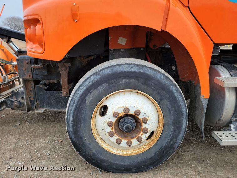 image for item DM8199 2005 Freightliner Business Class M2  dump truck