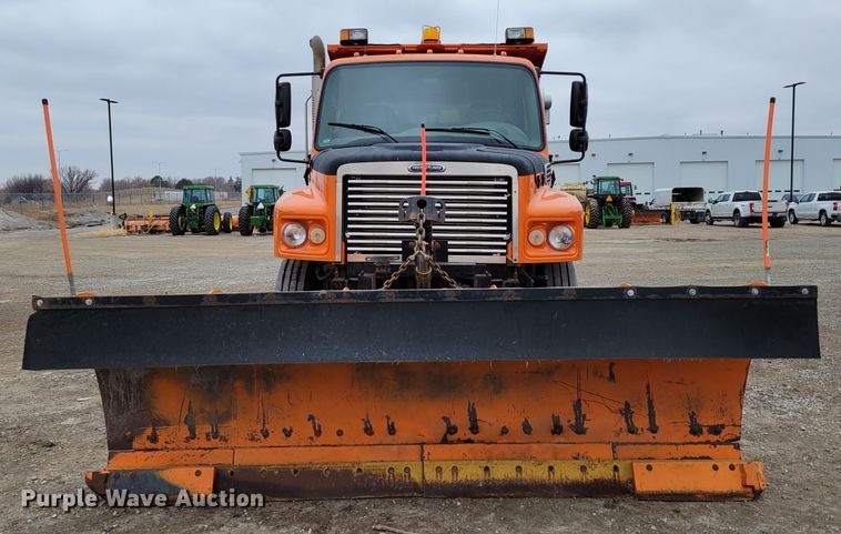 image for item DM8200 2005 Freightliner Business Class M2  dump truck