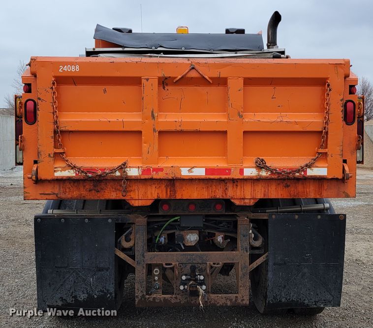 image for item DM8200 2005 Freightliner Business Class M2  dump truck