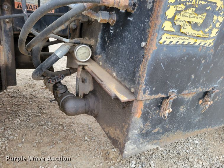 image for item DM8200 2005 Freightliner Business Class M2  dump truck