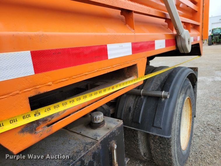 image for item DM8200 2005 Freightliner Business Class M2  dump truck