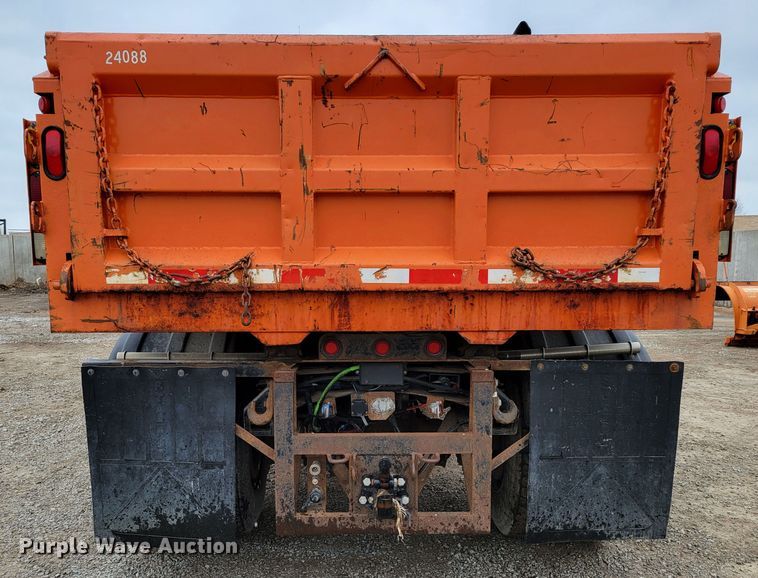 image for item DM8200 2005 Freightliner Business Class M2  dump truck