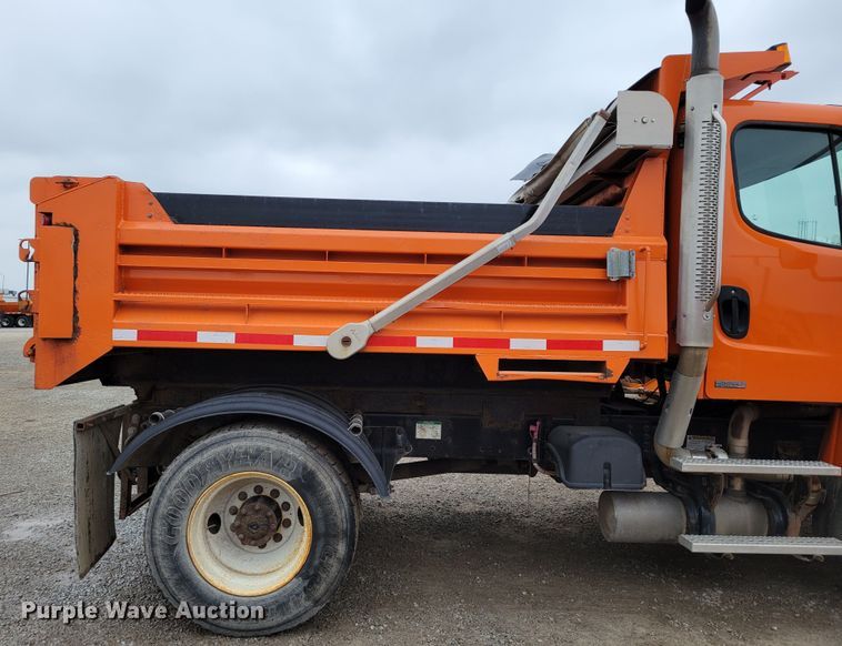 image for item DM8200 2005 Freightliner Business Class M2  dump truck