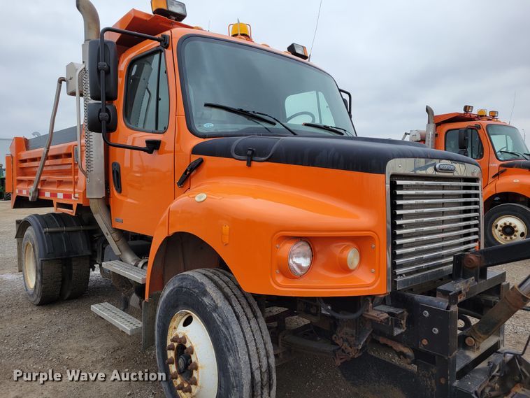 image for item DM8200 2005 Freightliner Business Class M2  dump truck