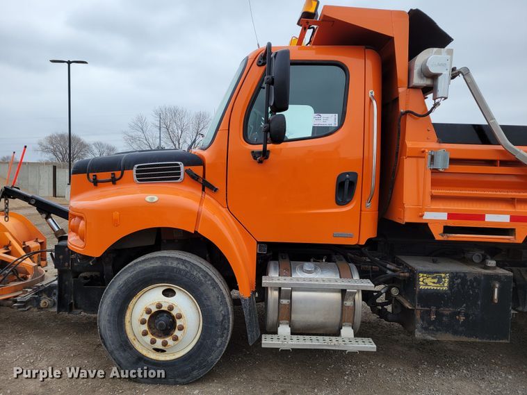image for item DM8200 2005 Freightliner Business Class M2  dump truck