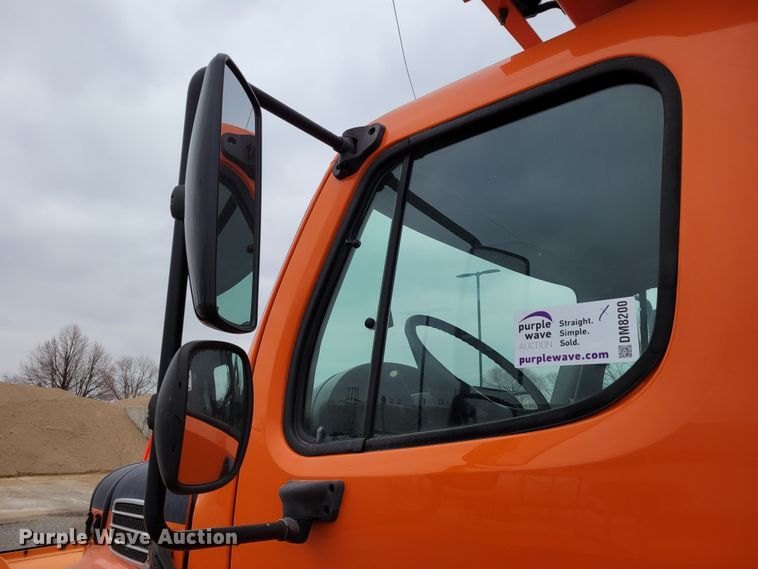 image for item DM8200 2005 Freightliner Business Class M2  dump truck