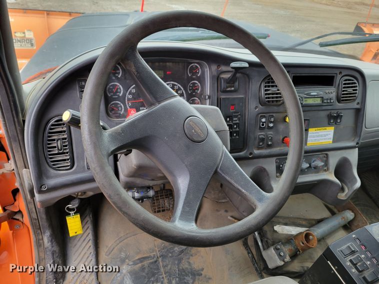 image for item DM8200 2005 Freightliner Business Class M2  dump truck