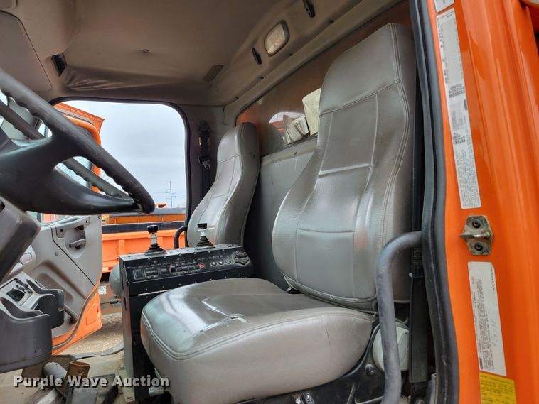 image for item DM8200 2005 Freightliner Business Class M2  dump truck