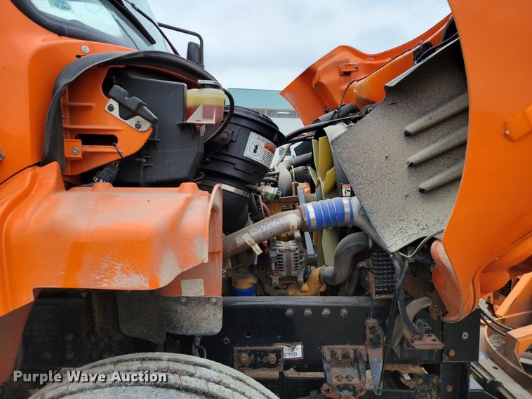 image for item DM8200 2005 Freightliner Business Class M2  dump truck