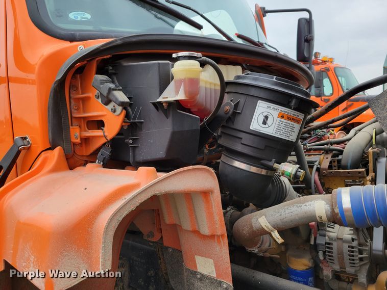 image for item DM8200 2005 Freightliner Business Class M2  dump truck