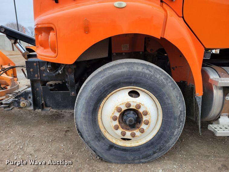 image for item DM8200 2005 Freightliner Business Class M2  dump truck