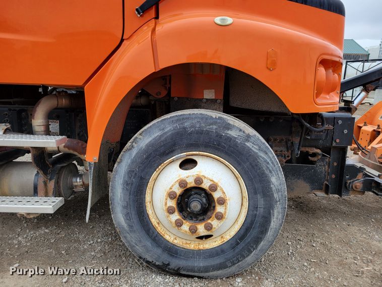 image for item DM8200 2005 Freightliner Business Class M2  dump truck