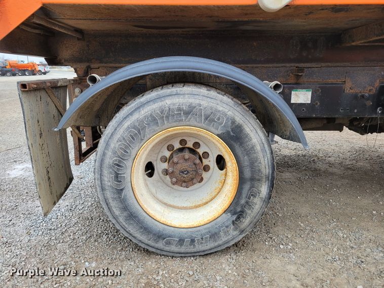 image for item DM8200 2005 Freightliner Business Class M2  dump truck