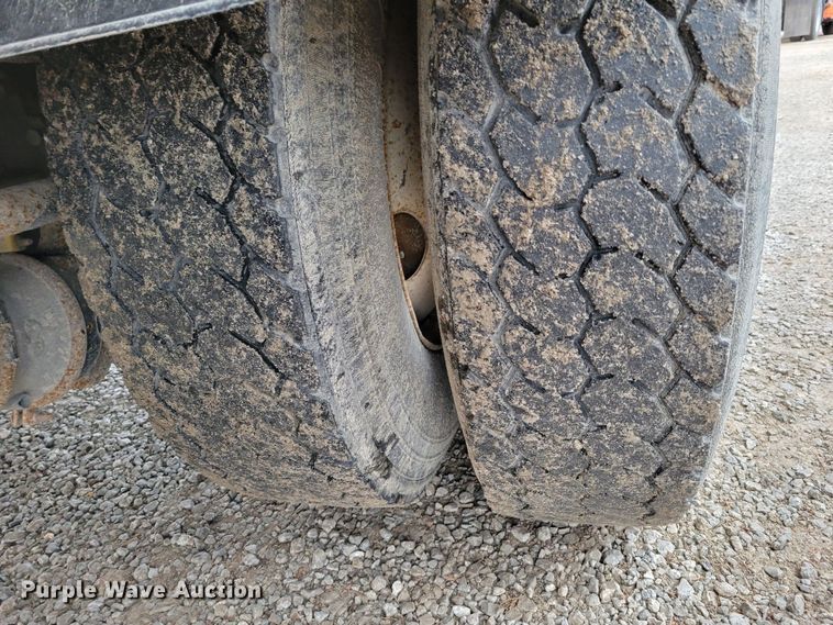 image for item DM8200 2005 Freightliner Business Class M2  dump truck