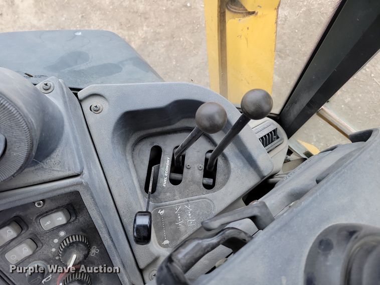 image for item DM8202 2004 John Deere 410G  backhoe