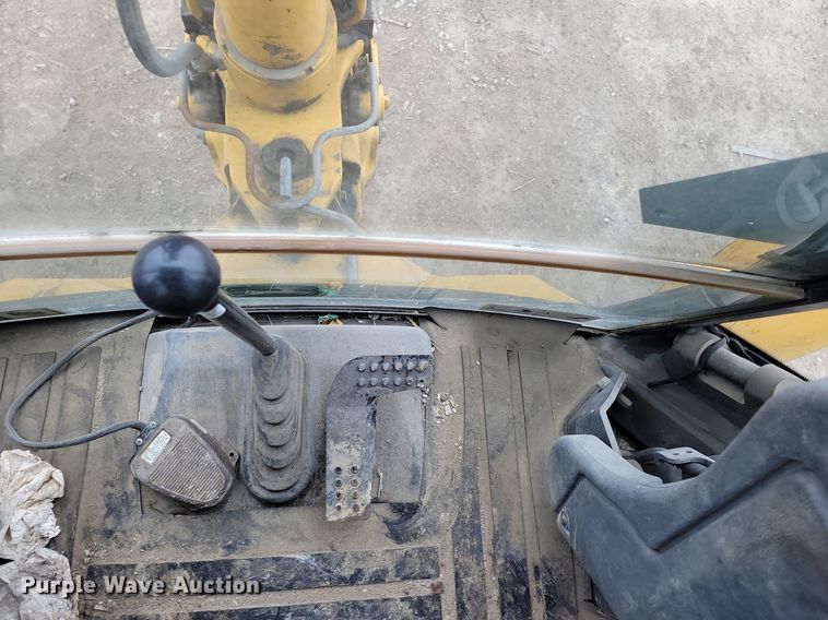 image for item DM8202 2004 John Deere 410G  backhoe