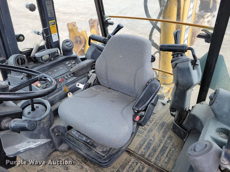 image for item DM8202 2004 John Deere 410G  backhoe