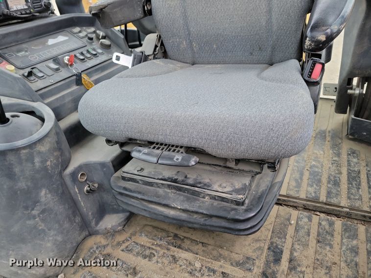 image for item DM8202 2004 John Deere 410G  backhoe