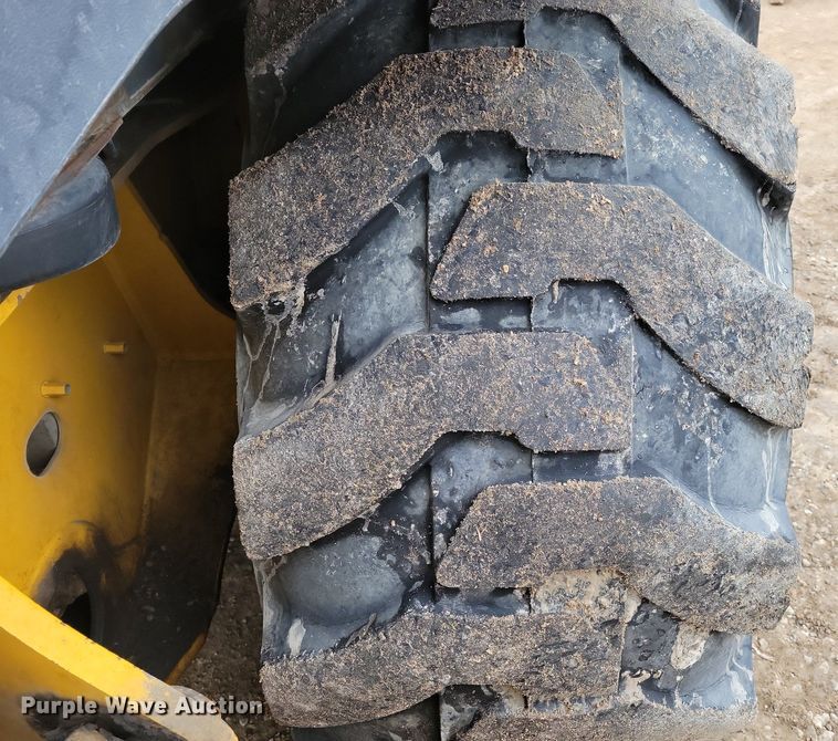 image for item DM8202 2004 John Deere 410G  backhoe