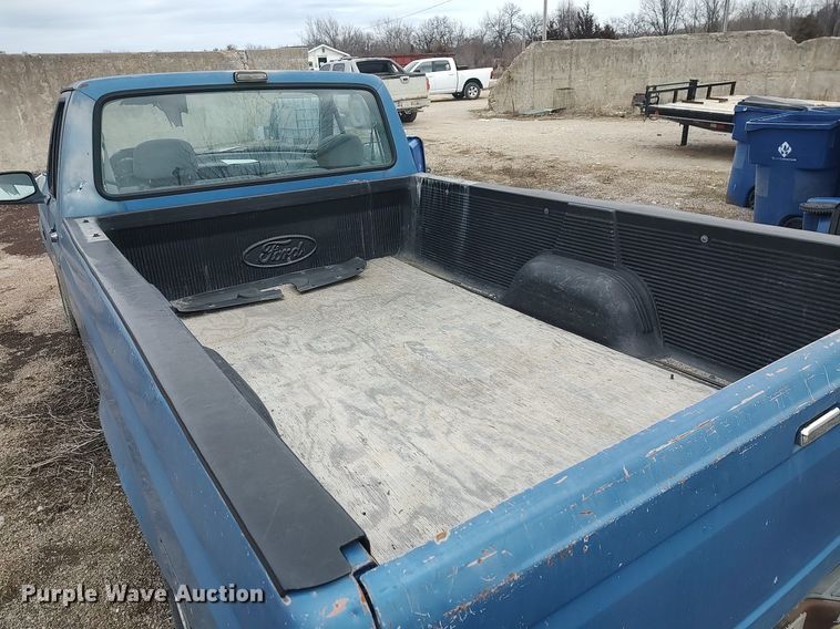 image for item DO3735 1993 Ford F150  pickup truck