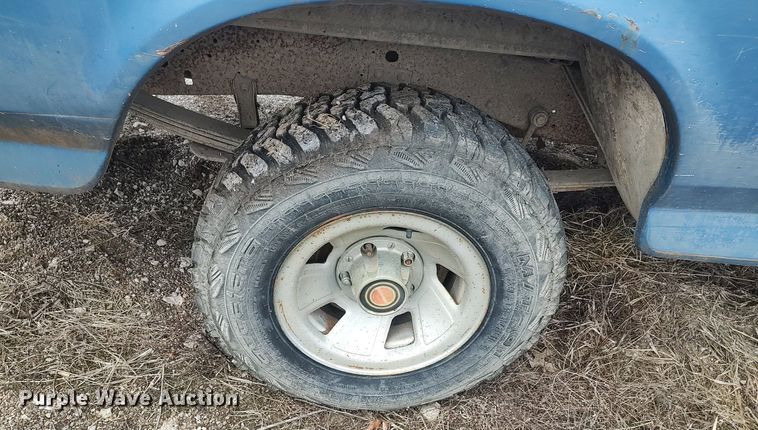 image for item DO3735 1993 Ford F150  pickup truck