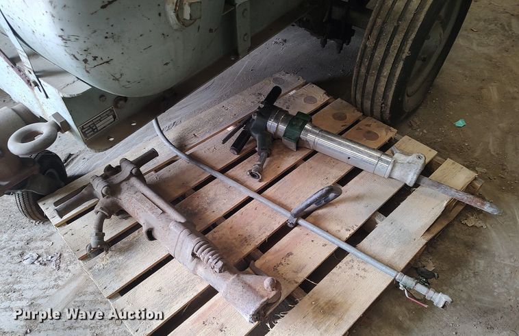 image for item DO3782 Gardner Denver WH-125-GB  air compressor