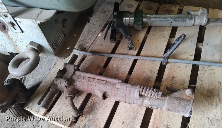 image for item DO3782 Gardner Denver WH-125-GB  air compressor