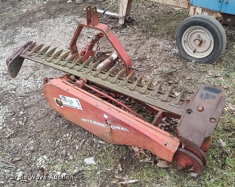 image for item DO3783 International 1300  sickle mower
