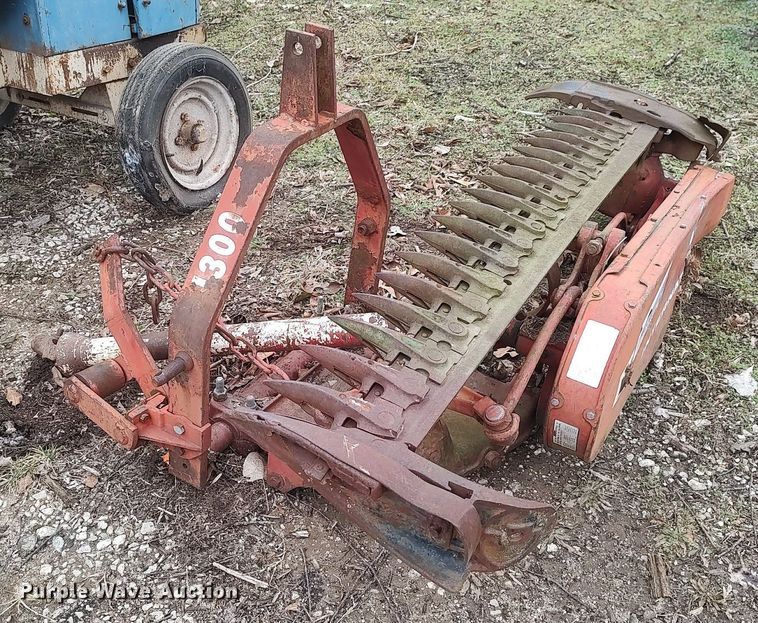 image for item DO3783 International 1300  sickle mower