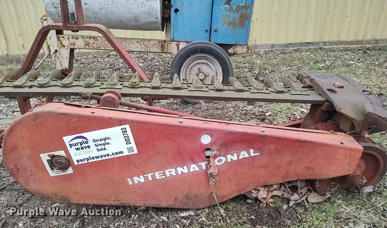 image for item DO3783 International 1300  sickle mower