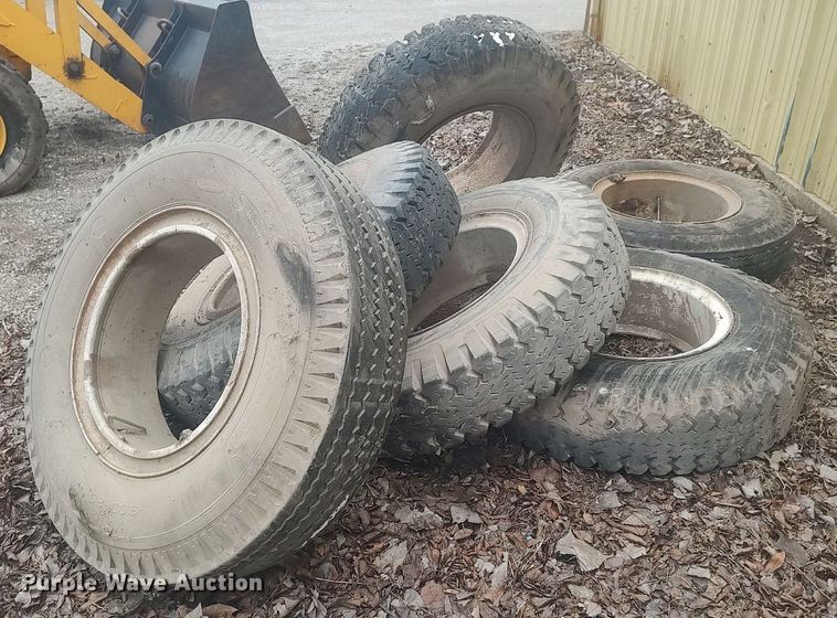 image for item DO3786 (6) 9.00-20 tires and wheels