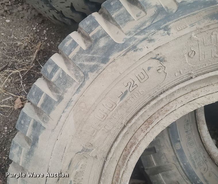 image for item DO3786 (6) 9.00-20 tires and wheels