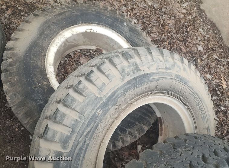 image for item DO3786 (6) 9.00-20 tires and wheels