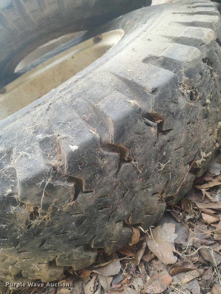 image for item DO3786 (6) 9.00-20 tires and wheels