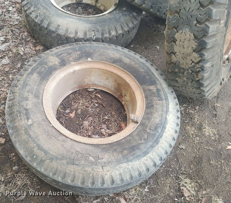 image for item DO3786 (6) 9.00-20 tires and wheels