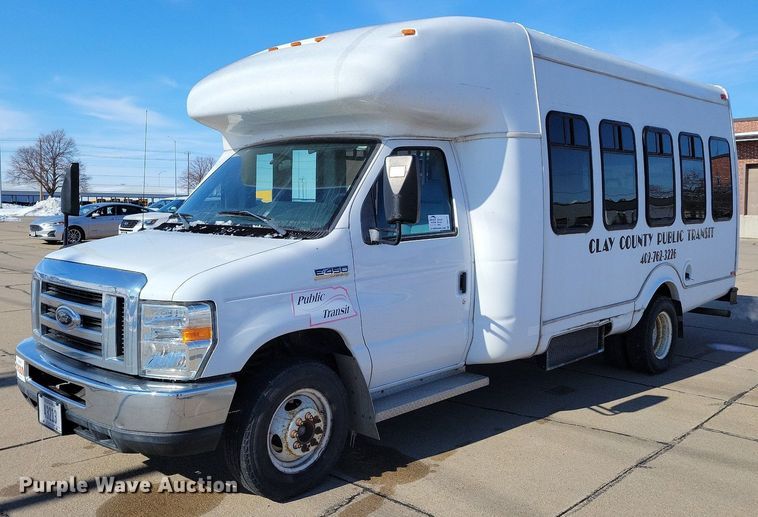 image for item DO4171 2010 Ford E450 Super Duty  shuttle bus