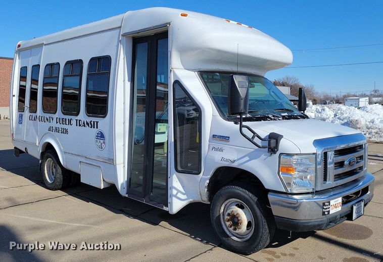 image for item DO4171 2010 Ford E450 Super Duty  shuttle bus