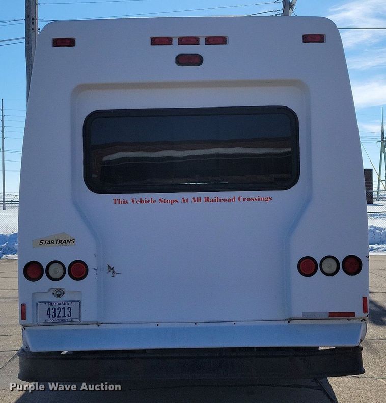 image for item DO4171 2010 Ford E450 Super Duty  shuttle bus