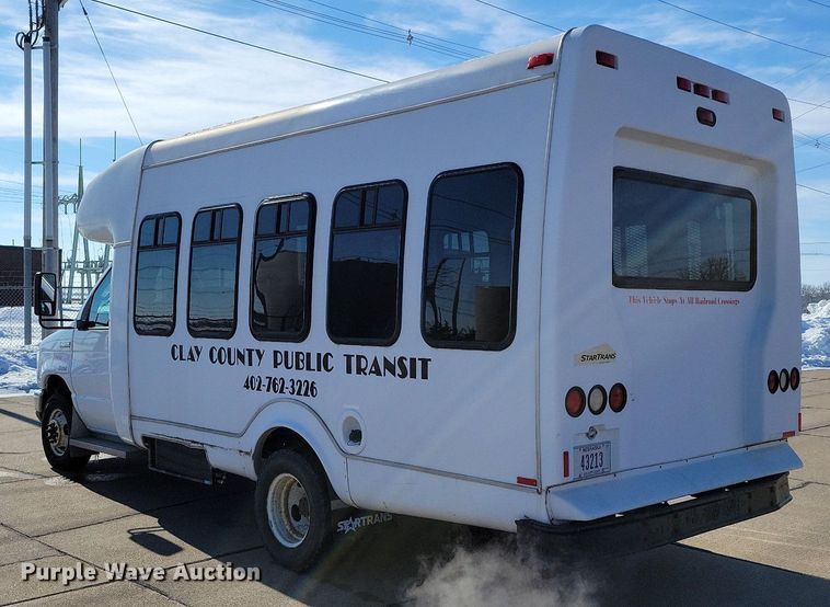 image for item DO4171 2010 Ford E450 Super Duty  shuttle bus