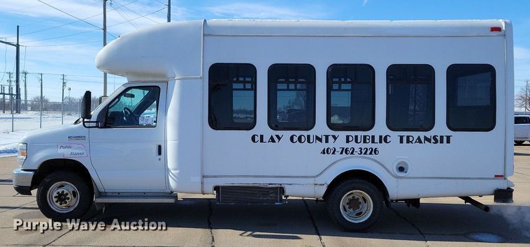 image for item DO4171 2010 Ford E450 Super Duty  shuttle bus