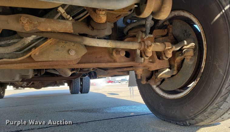 image for item DO4171 2010 Ford E450 Super Duty  shuttle bus