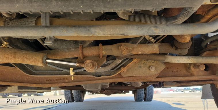 image for item DO4171 2010 Ford E450 Super Duty  shuttle bus