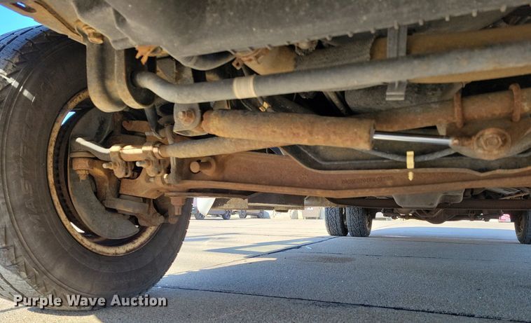 image for item DO4171 2010 Ford E450 Super Duty  shuttle bus