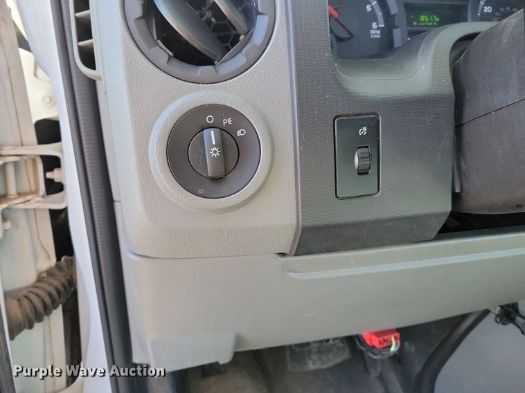 image for item DO4171 2010 Ford E450 Super Duty  shuttle bus