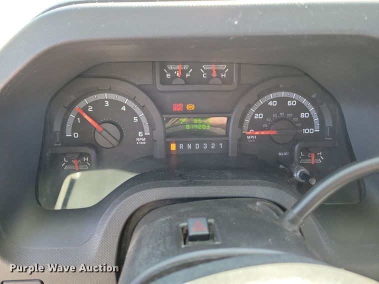 image for item DO4171 2010 Ford E450 Super Duty  shuttle bus